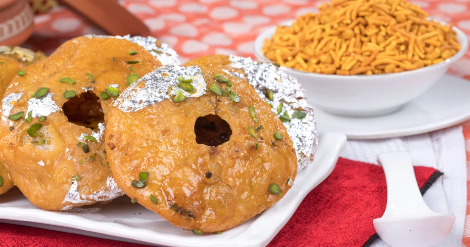 A Food Lover’s Guide to Jaipur: 10 Dishes You Can’t Miss